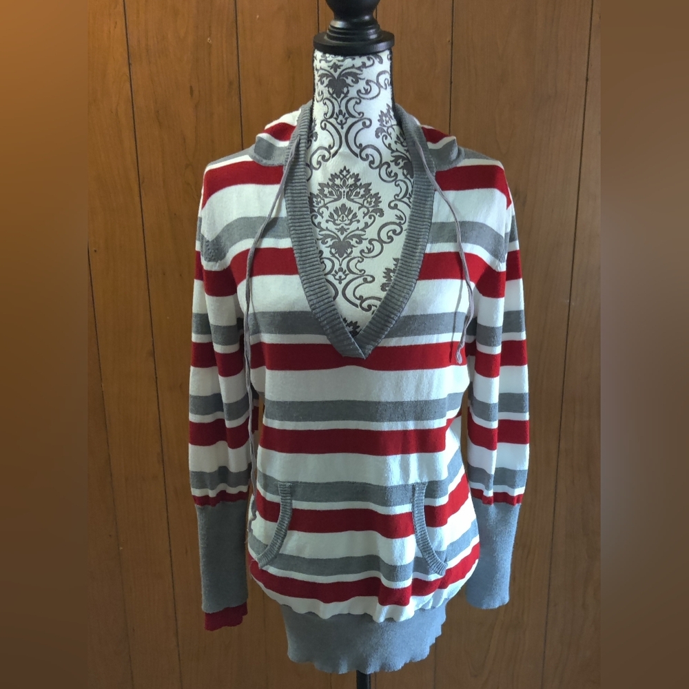 Striped V-Neck Pullover Sweater in Red, Gray & White